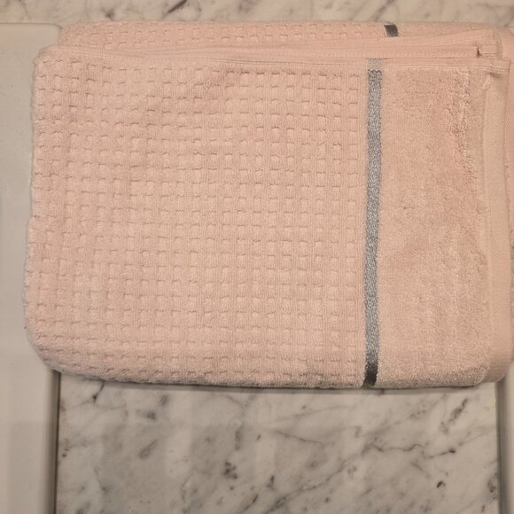 Premium Honeycomb Cotton Bath Towel, Lightweight and Highly Absorbent - Picture 2 of 4